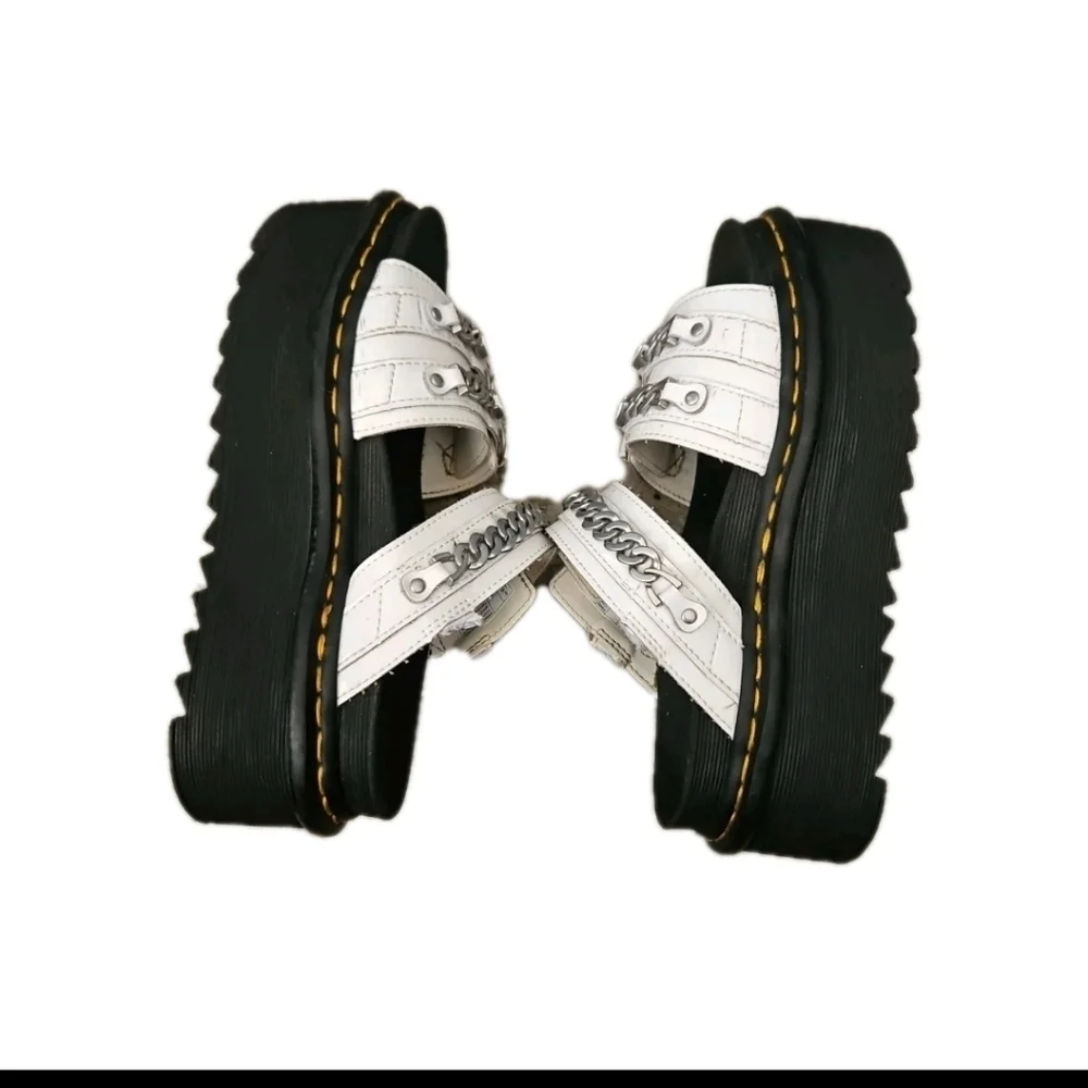 Dr. Martens Womens Voss II Quad Chain Patent Lamper Platform Goth Rock Sandals 8